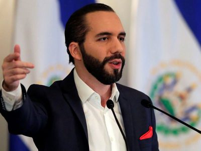 El presidente de El Salvador acusa a México de enviarle 12 infectados de coronavirus