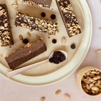 Chocolate tipo Snickers bajo en calorías: tentate con esta receta y comela sin remordimiento