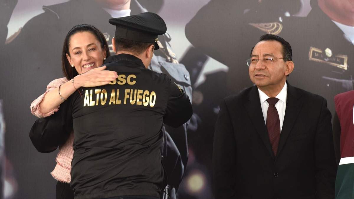 Claudia Sheinbaum entregó reconocimientos a policías