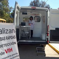 Las personas con VIH envejecen antes, según estudio