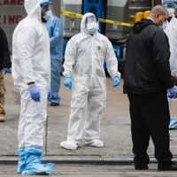 Aumentan contagios y muertes en EU por covid-19; Biden y Trump aplauden vacuna de Moderna