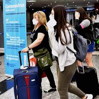 Nuevas restricciones: Argentina suspende vuelos al exterior y exigirá cuarentena