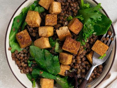 Tofu de lentejas: dale un toque diferente a tus comidas con esta receta proteica y deliciosa