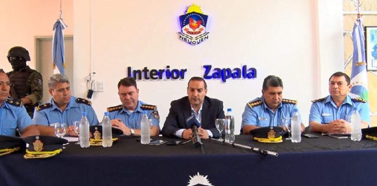 El ministro de Seguridad junto a la cúpula policial volverán a reunirse a raíz del crimen de Juan Caliani. Fuente: (Facebook)