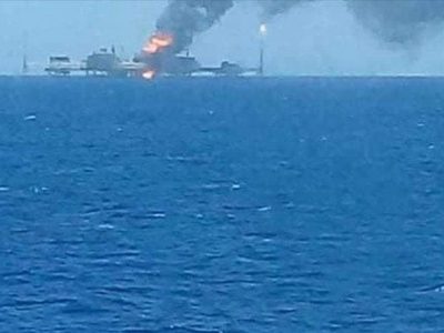 Greenpeace exige a AMLO cambiar de modelo energético tras incendio en plataforma de Pemex