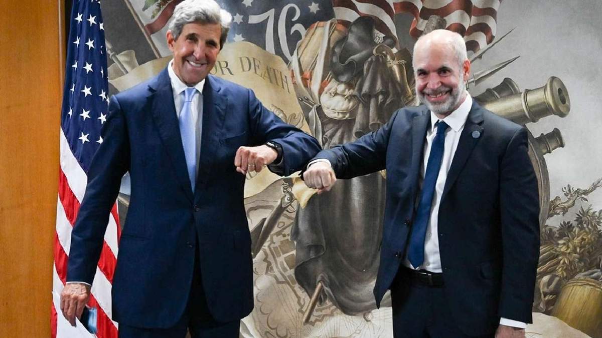 El asesor presidencial estadounidense, John Kerry, y el jefe de Gobierno de CABA, Horacio Rodríguez Larreta. Fuente: (Twitter)