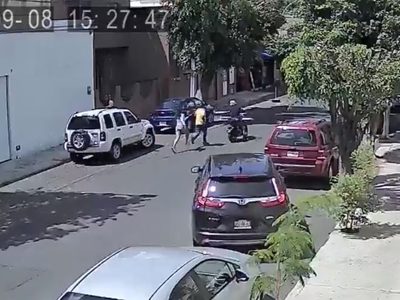 Experta en Jiu-Jitsu persigue y da golpiza a ladrón en Guadalajara (Video)