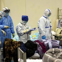 El número de víctimas por coronavirus ya superó los 2000 en China