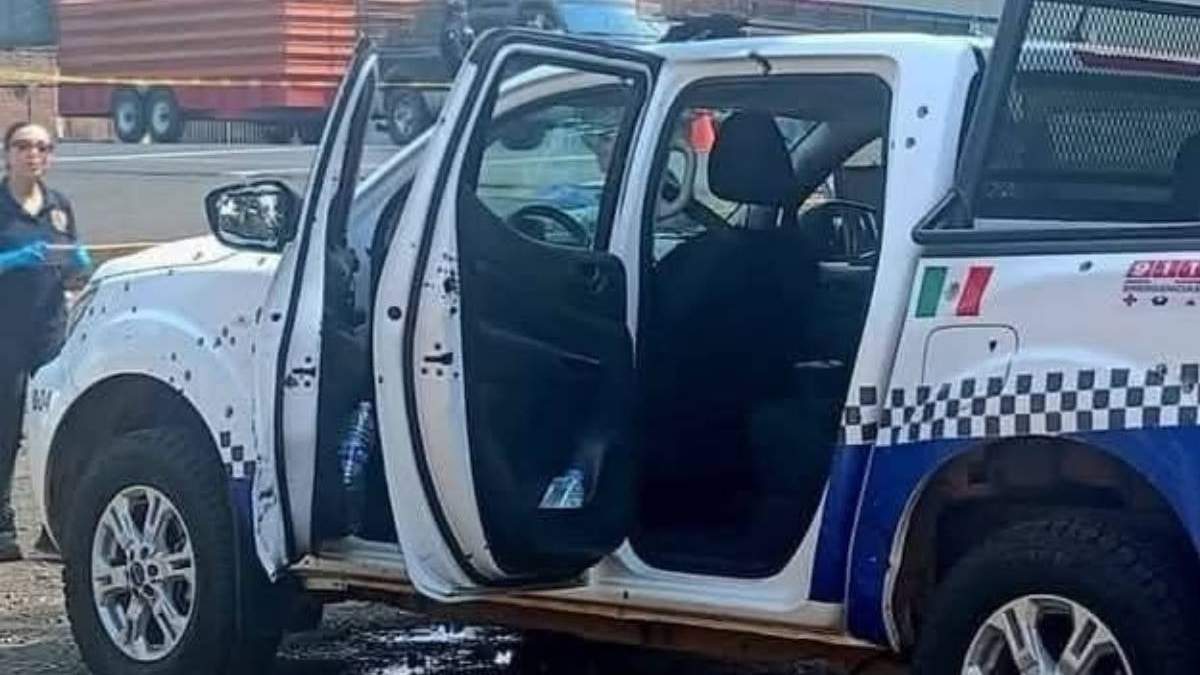 Vehículo policial atacado con balas durante la jornada violenta del sábado 24 de mayo de 2025, en Michoacán