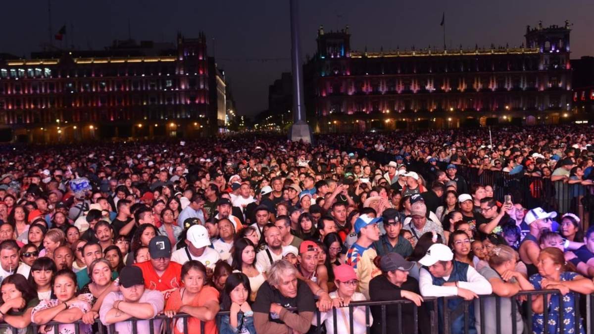 Miles de capitalinos bailaron con los sonideros en el Zócalo capitalino