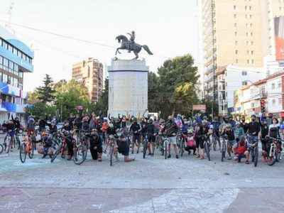 Los ciclistas de Neuquén se manifestaron exigiendo seguridad