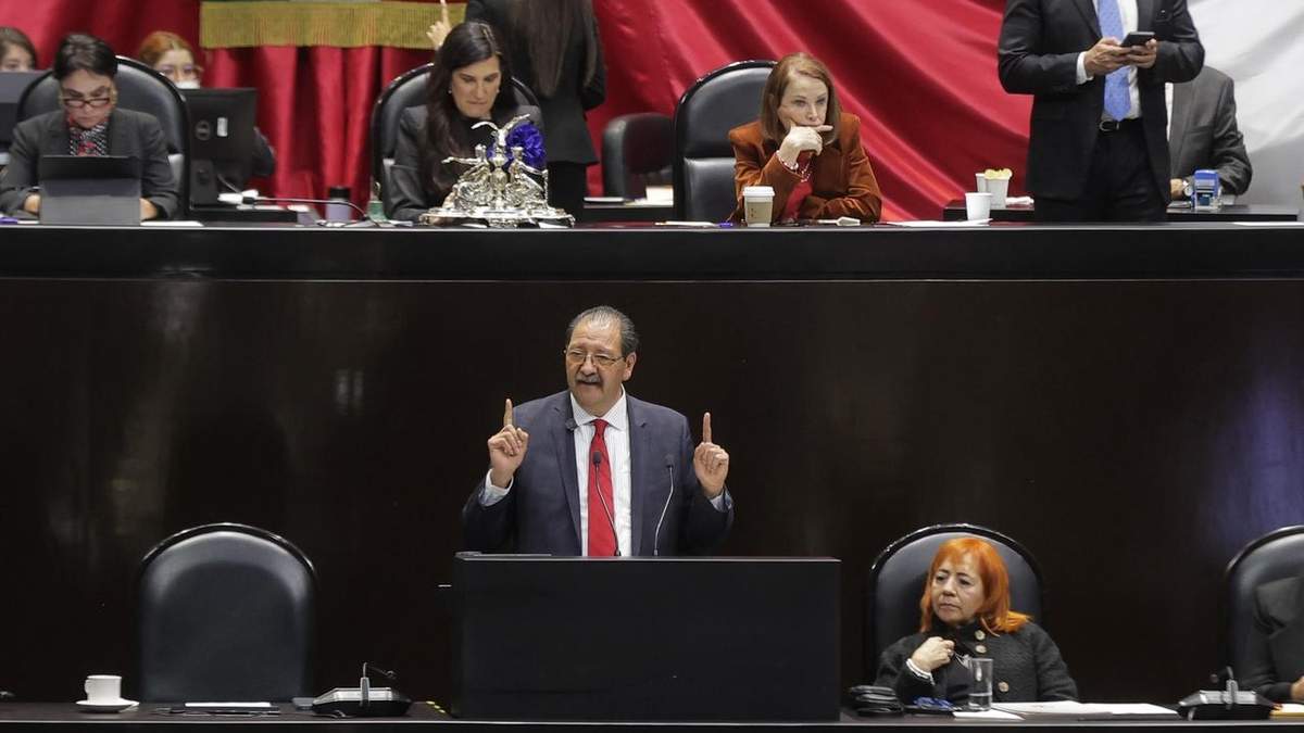 Reginaldo Sandoval en la sesión de la Comisión Permanente en la que compareció la titular de la CNDH,  Rosario Piedra
