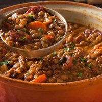 Guiso de lentejas delicioso y versión económica: la receta perfecta para los días frío de otoño