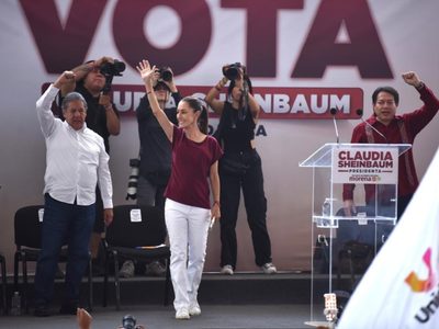 Sheinbaum calificó a AMLO como “un ejemplo de vida” ante simpatizantes de Chalco