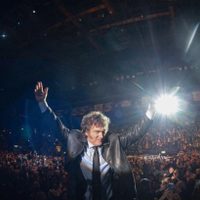Milei monta show para presentar libro; partidarios insultan al mandatario español (Video)