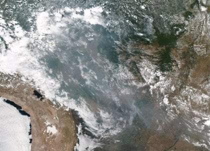 El humo de los incendios se extiende por la Amazonia