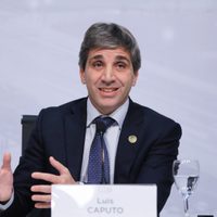 Luis Caputo aseguró que trabajan en un nuevo acuerdo con el FMI