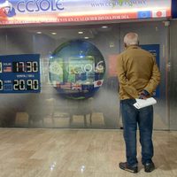El peso cierra la semana con una ganancia de 30.5 centavos; el dólar se cotiza en 16.68 unidades