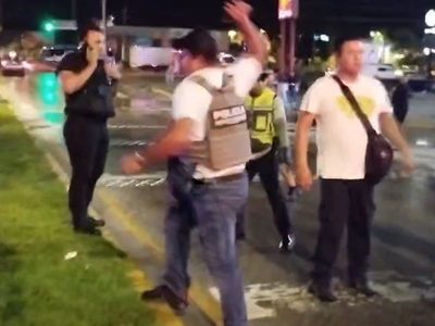 Policías de Playa del Carmen agreden a prensa que documentaba disuasión de bloqueo carretero