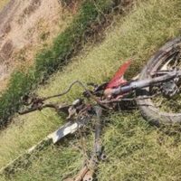 Adulto mayor que viajaba en moto muere tras explotar una mina en Apatzingán