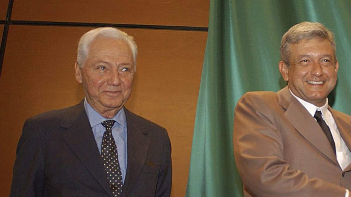 Enrique González Pedrero y López Obrador, en una imagen de 2004