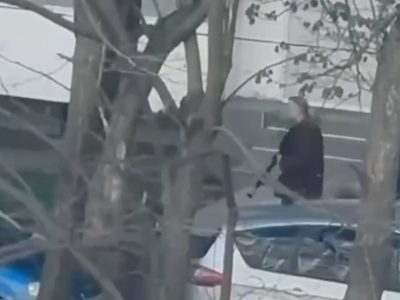 Un hombre mata a seis personas y toma rehenes en supermercado en Kiev