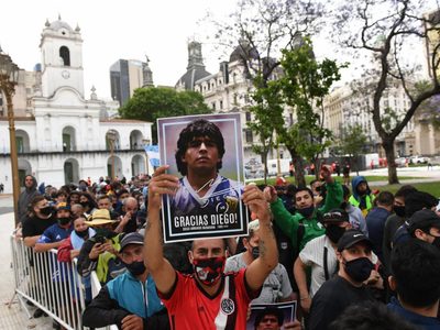 Así es el protocolo sanitario en el multitudinario velatorio de Diego Maradona