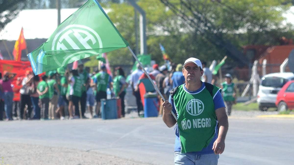 Manifestantes de ATE Río Negro. Fuente: (Twitter)