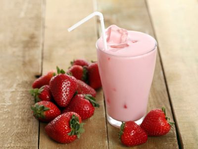 La receta de leche de frutilla coreana, una bebida refrescante para el verano que es muy fácil de hacer
