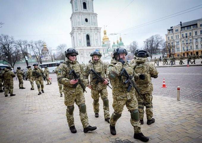 Soldados ucranianos en Kiev