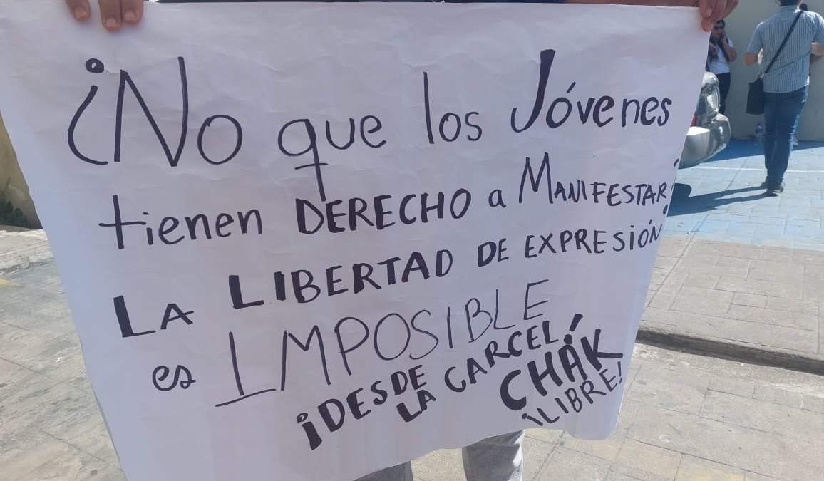 Familiares exigen la liberación de “Chakín” y Edgar Iván, detenidos por el presunto delito de ultraje a la moral