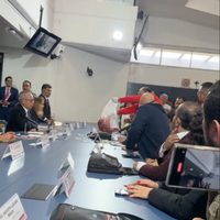 Lanzan cabeza de cerdo durante negociación entre autoridades de la UNAM y sindicato (Video)