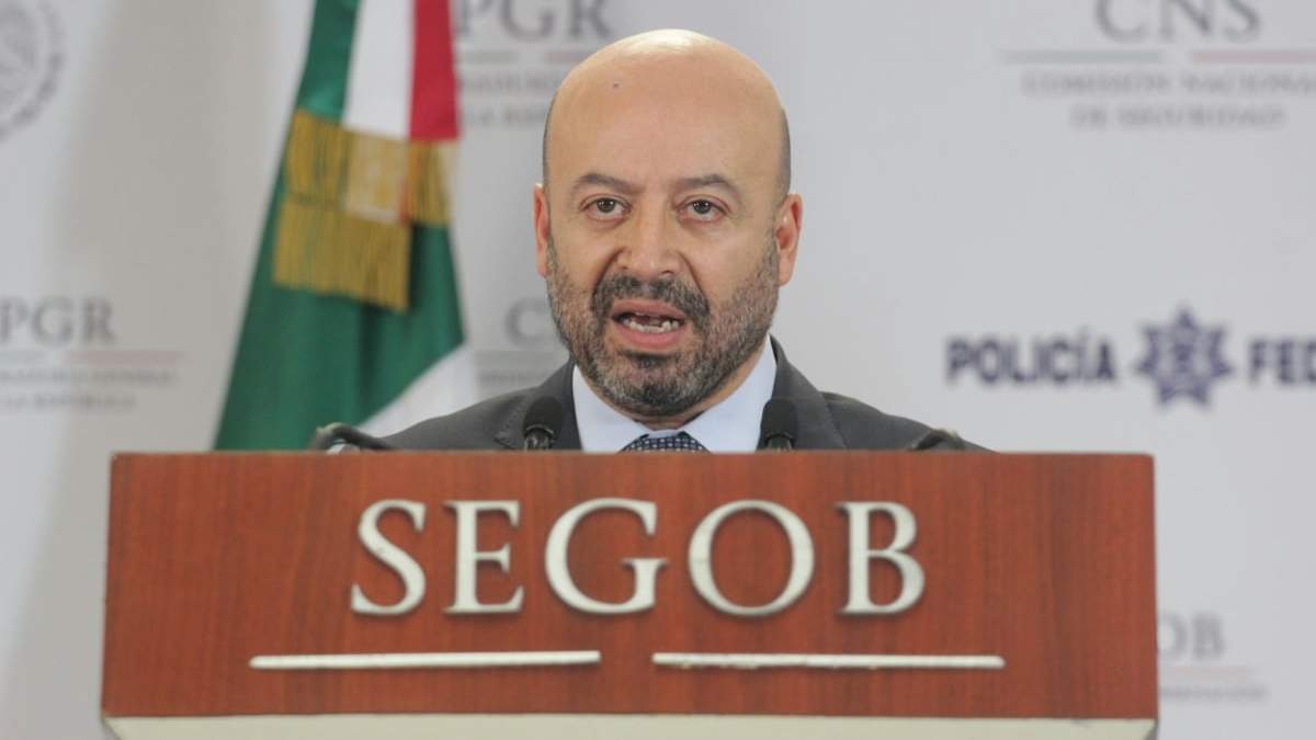 Renato Sales se registró como precandidato a la alcaldía de Campeche