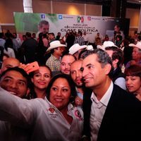 El dinosaurio priista se luce en NL entre acarreados y porras