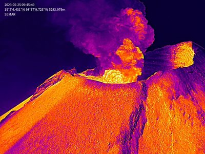 Así se ve el impresionante cráter del Popocatépetl desde un dron de la Marina (Videos)