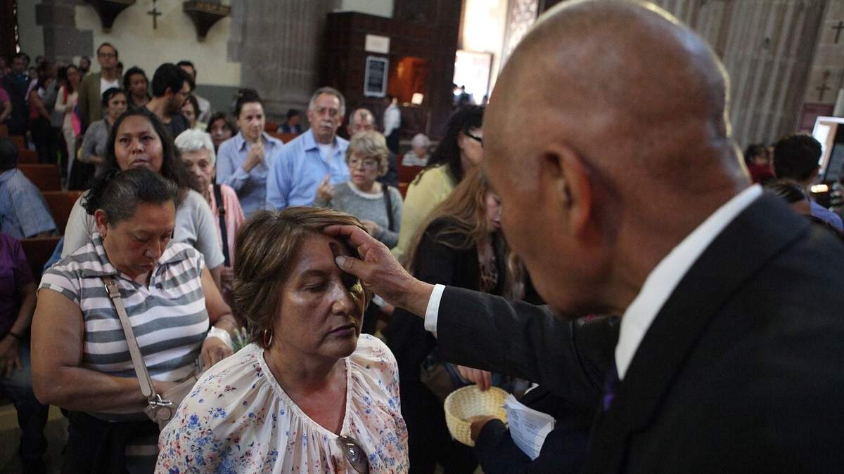 Miércoles de Ceniza en la Catedral de la Ciudad de México