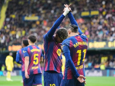 Barcelona derrota 2-0 al Villarreal y amplía su liderato en LaLiga