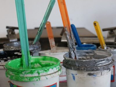Ni se te ocurra tirar el balde de pintura vacío: creá este fabuloso canasto con onda vintage para tu casa