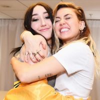 “A nadie le importaba”: hermana de Miley Cyrus confesó el drama de vivir bajo su sombra
