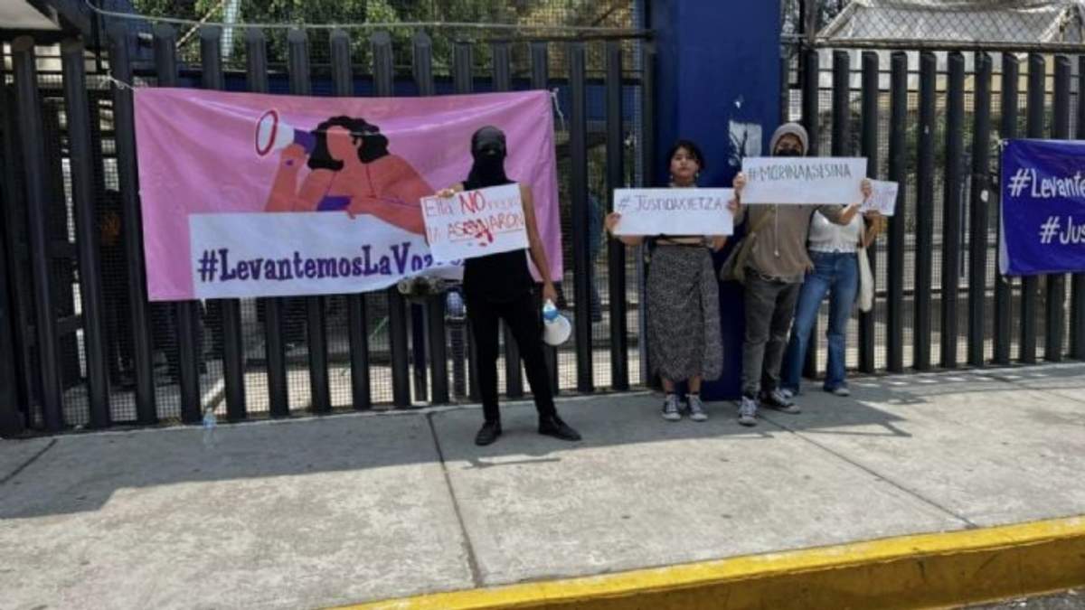 Protesta afuera de la Preparatoria 3