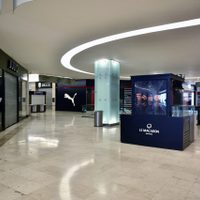 Caen hasta 22.9% las ventas de las tiendas en abril