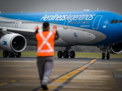 Partió otro vuelo a China: cuántas dosis de la vacuna Sinopharm traerá