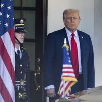 Trump retira aranceles al café, tomates, bananas y carne de res