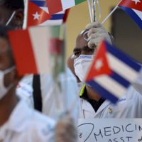HRW denuncia las "normas draconianas" impuestas por Cuba a sus médicos misioneros