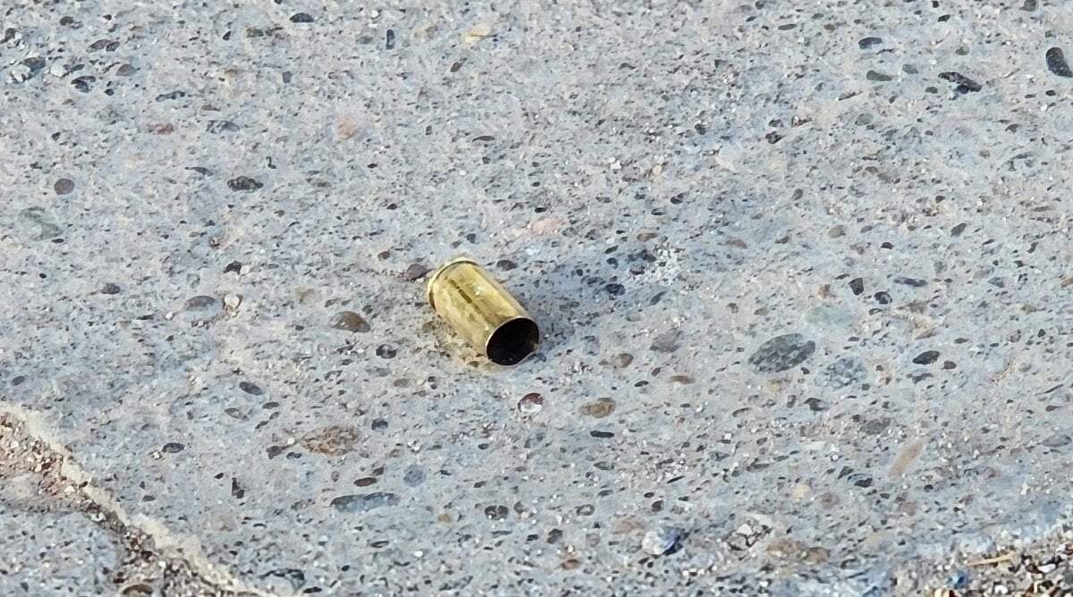 Casquillo 9mm encontrado en la puerta del CPEM 40. Fuente (Rigo Castaño).
