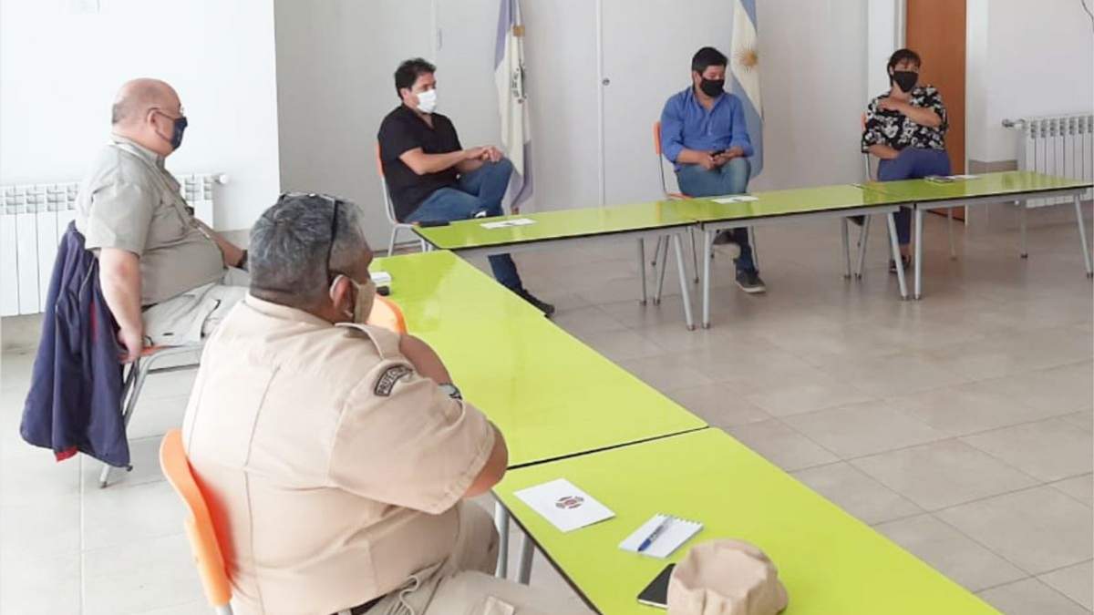 El intendente Sandro Badilla participó de la reunión en Villa Pehuenia. Fuente: (Twitter)