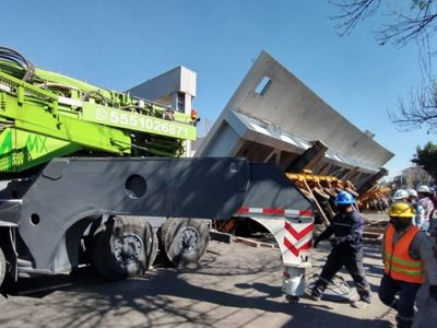 Caída de trabe para el Trolebús Elevado colapsa la avenida Ermita Iztapalapa