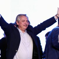 Alberto Fernández llegó a España para ver a Pedro Sánchez y al rey Felipe