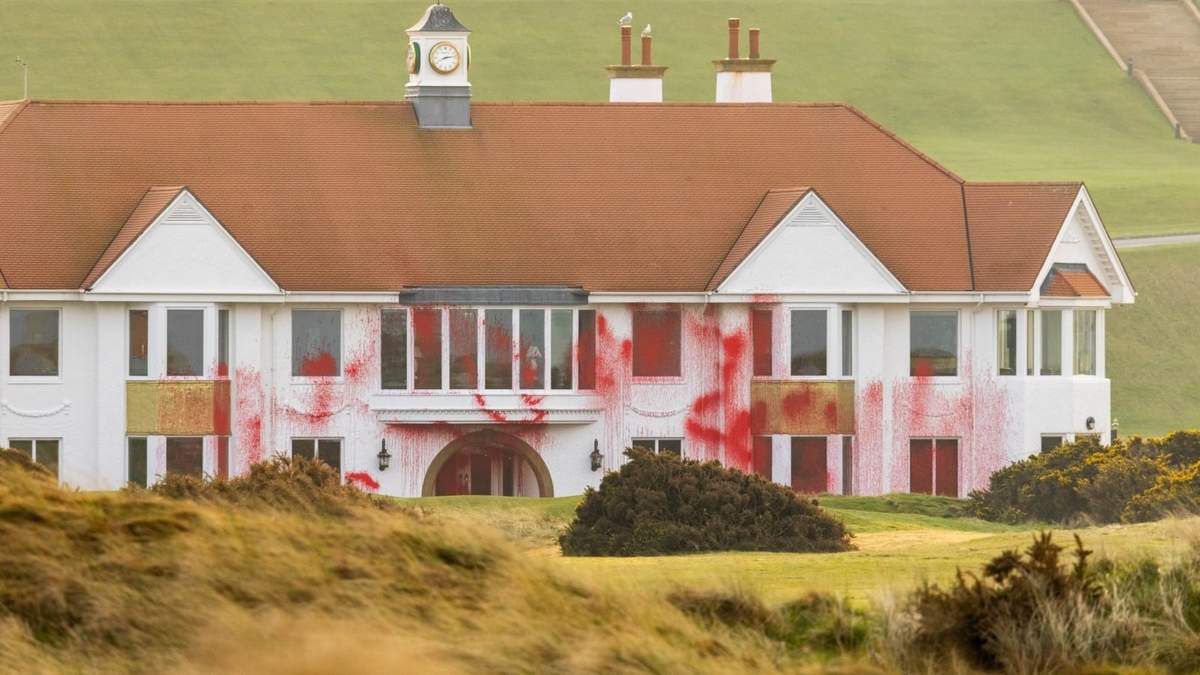 Pintas en la casa club del campo de golf de Donald Trump
