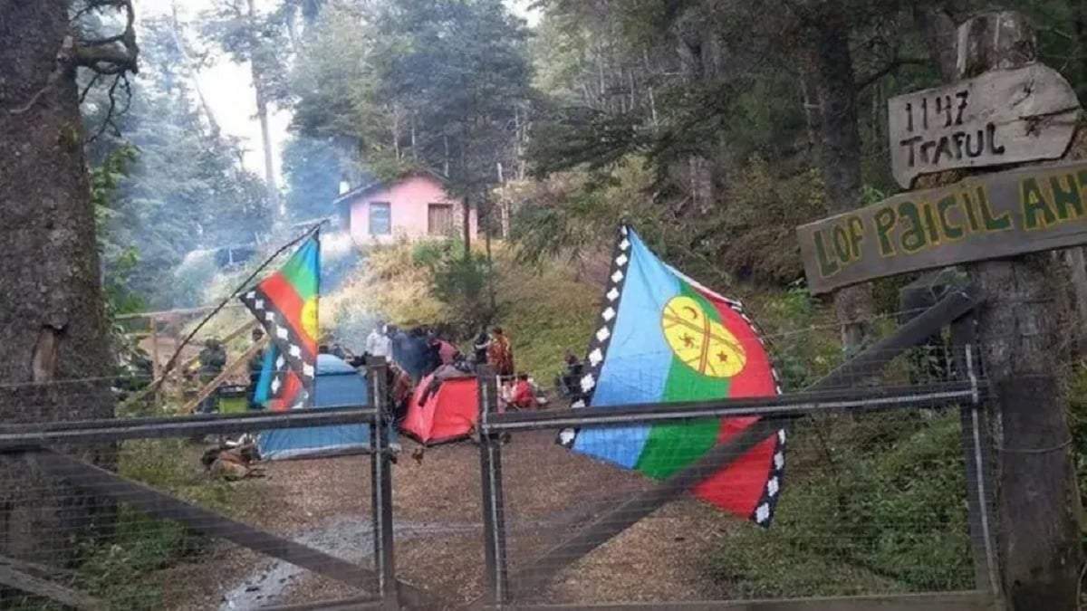 La comunidad mapuche Paicil Antriao de Villa La Angostura, fue condenada a entregar tierras al ex basquetbolista Emmanuel Ginóbili. Fuente (Diario Andino)